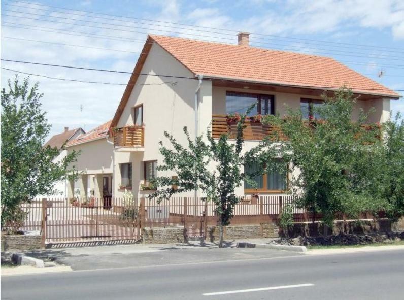Aura Vendégház Hajdúszoboszló Exterior foto