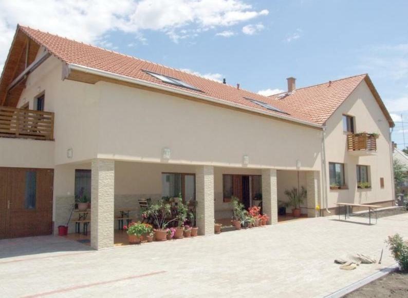 Aura Vendégház Hajdúszoboszló Exterior foto